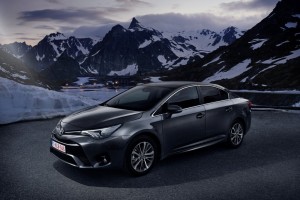 Avensis 03