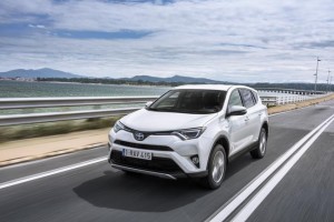 RAV4 Hybrid 10 Sept2015 mid