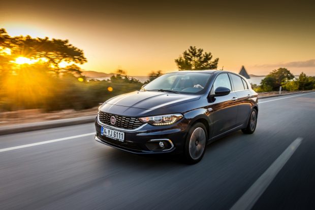 Fiat Egea’nın 1.6 lt dizel ve 6 ileri çift kavramalı otomatik şanzımanlı versiyonu, 76 bin 900 TL’lik fiyat ve 5 yıl/100 bin garantisi ile satışa sunuldu.