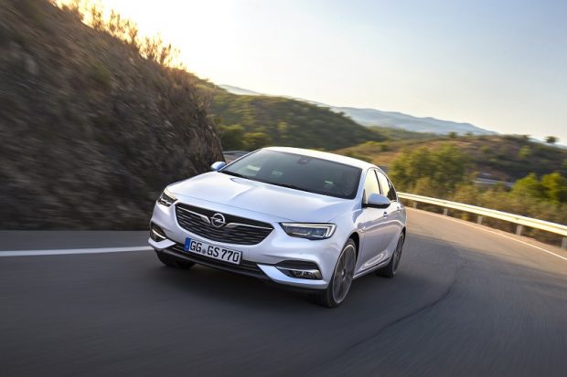 Opel Insignia yeni benzinli motor