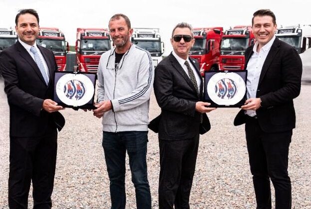 Volvo Trucks ZTT Nakliyat’a 22 Adet Çekici Teslim Etti