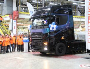 Ford Trucks 300 Bininci Kamyonu Üretti